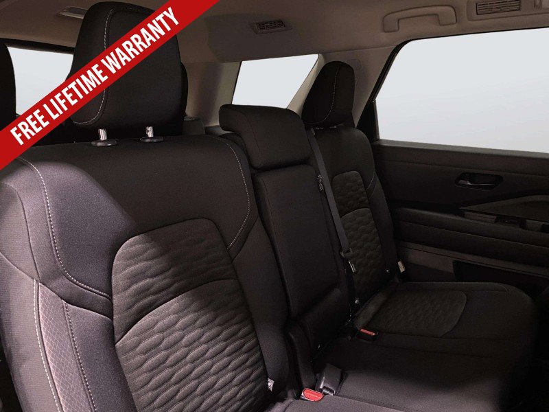 Used 2025 Nissan Pathfinder SV FWD image 31
