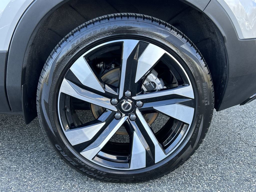 Certified 2023 Volvo XC40 B5 Plus w/ Climate Package image 11