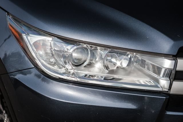 Used 2017 Toyota Highlander XLE AWD/4WD image 8