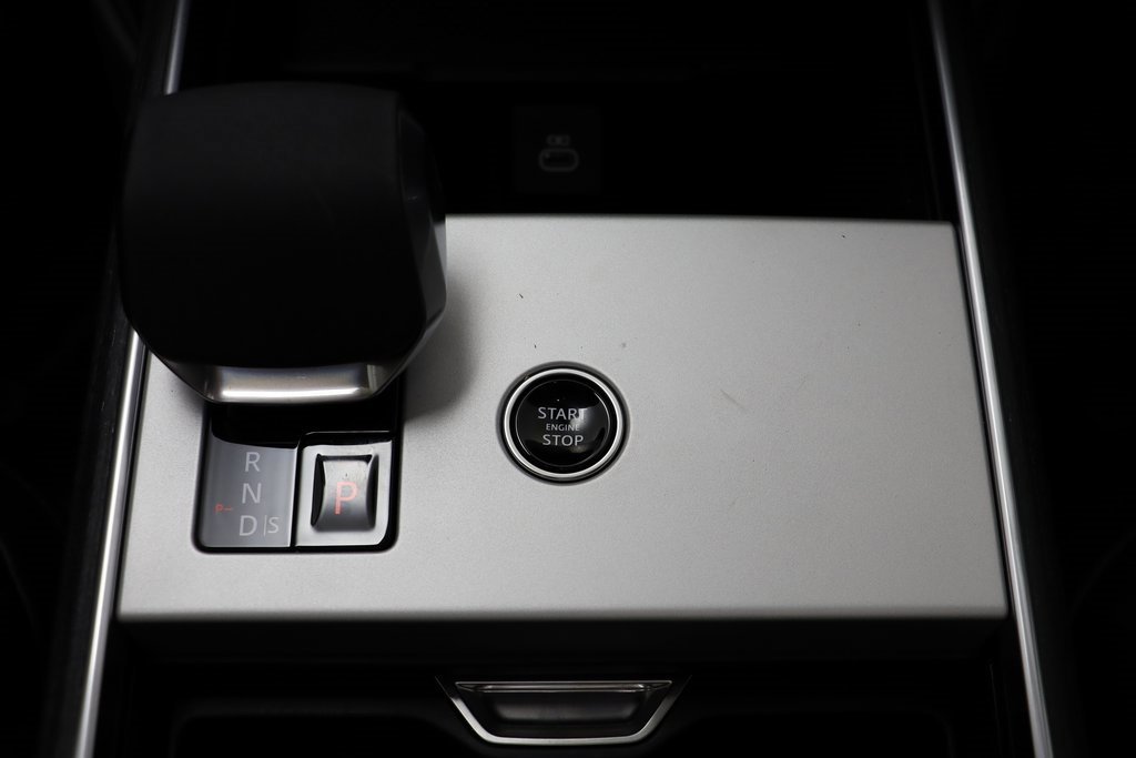 New 2025 Land Rover Range Rover SE image 14