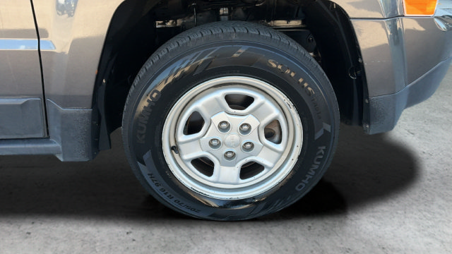 Used 2015 Jeep Patriot Sport w/ Power Value Group FWD image 25