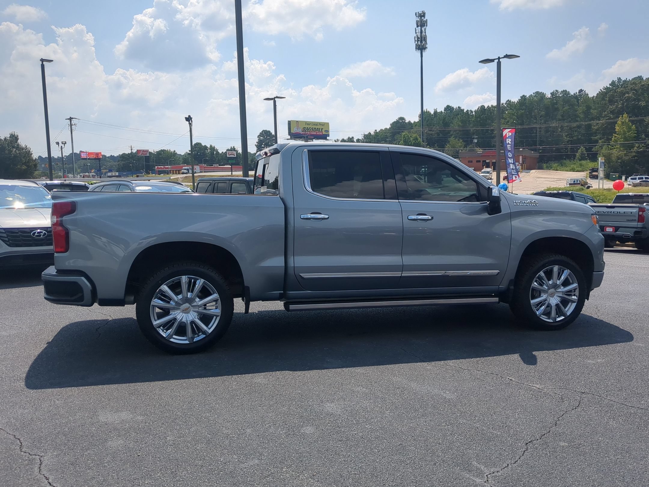 Used 2023 Chevrolet Silverado 1500 High Country w/ High Country Premium Package AWD/4WD image 4