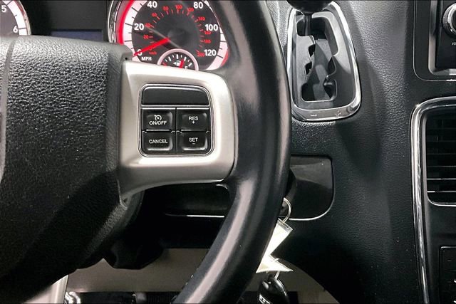 Used 2017 Dodge Grand Caravan SE w/ UConnect Hands-Free Group image 12