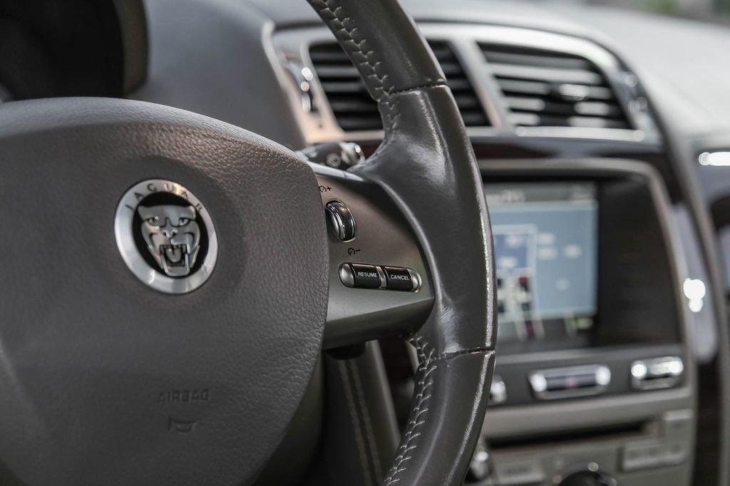 Used 2010 Jaguar XK Convertible image 15