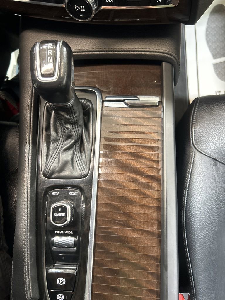 Used 2016 Volvo XC90 T6 Momentum image 34