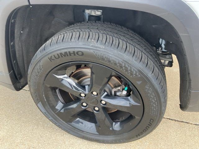Used 2023 Jeep Grand Cherokee L Laredo AWD/4WD image 29