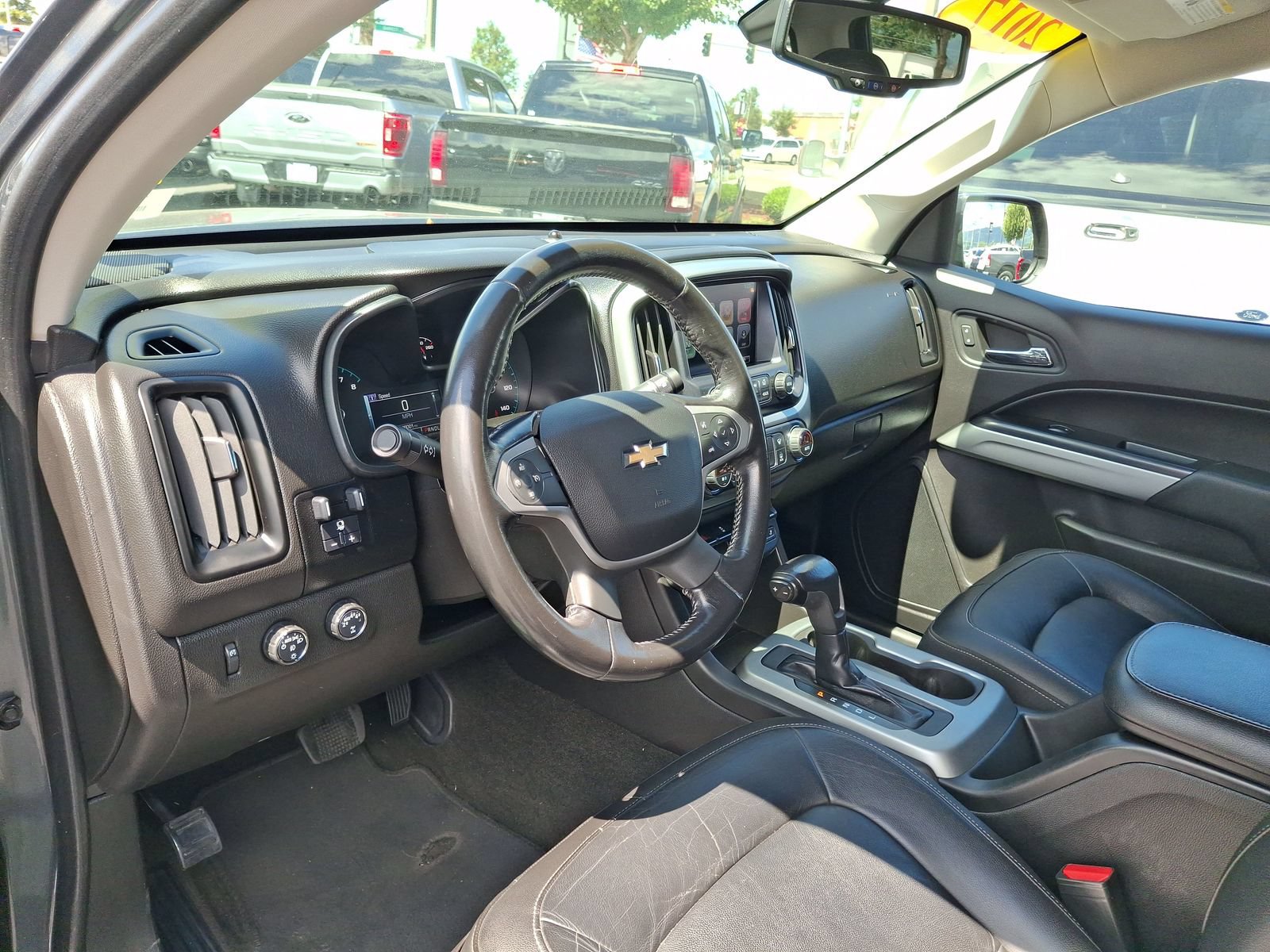 Used 2017 Chevrolet Colorado LT w/ Luxury Package, Chrome AWD/4WD image 16