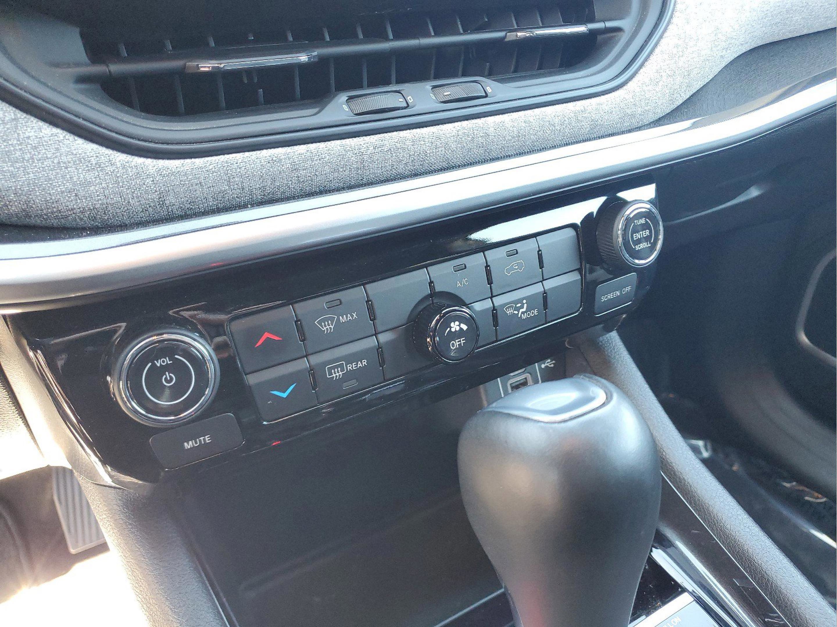 Certified 2024 Jeep Compass Latitude image 25