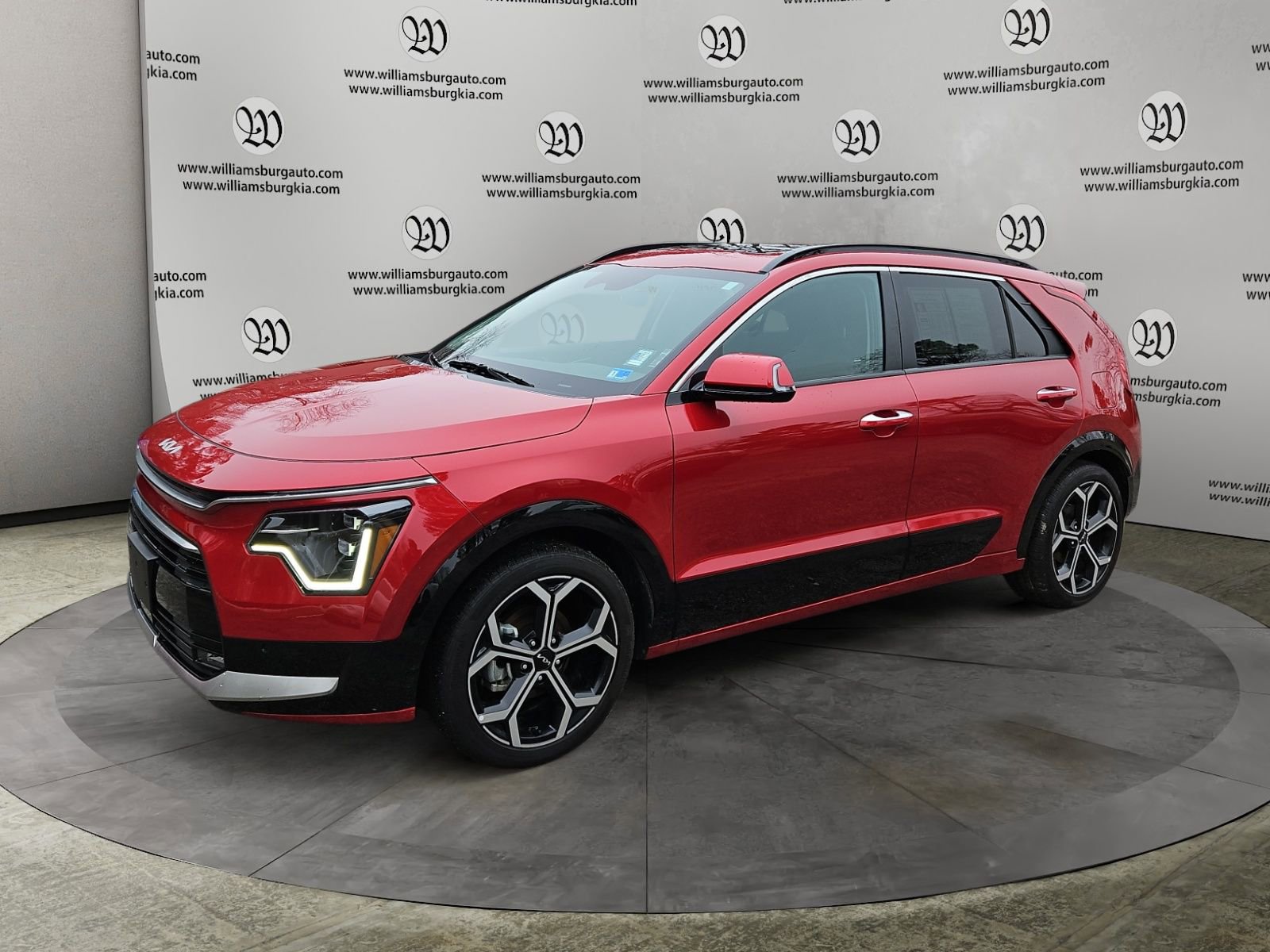 Used 2023 Kia Niro SX Touring image 1