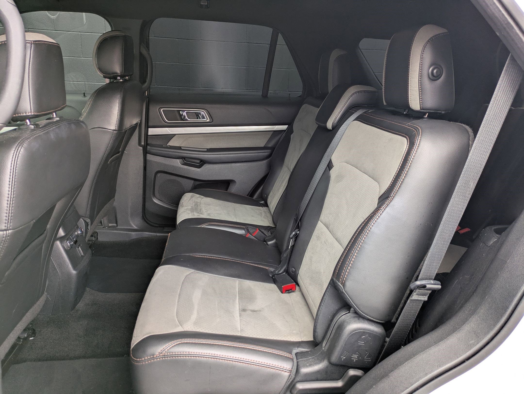 Used 2017 Ford Explorer XLT w/ Equipment Group 202A image 24