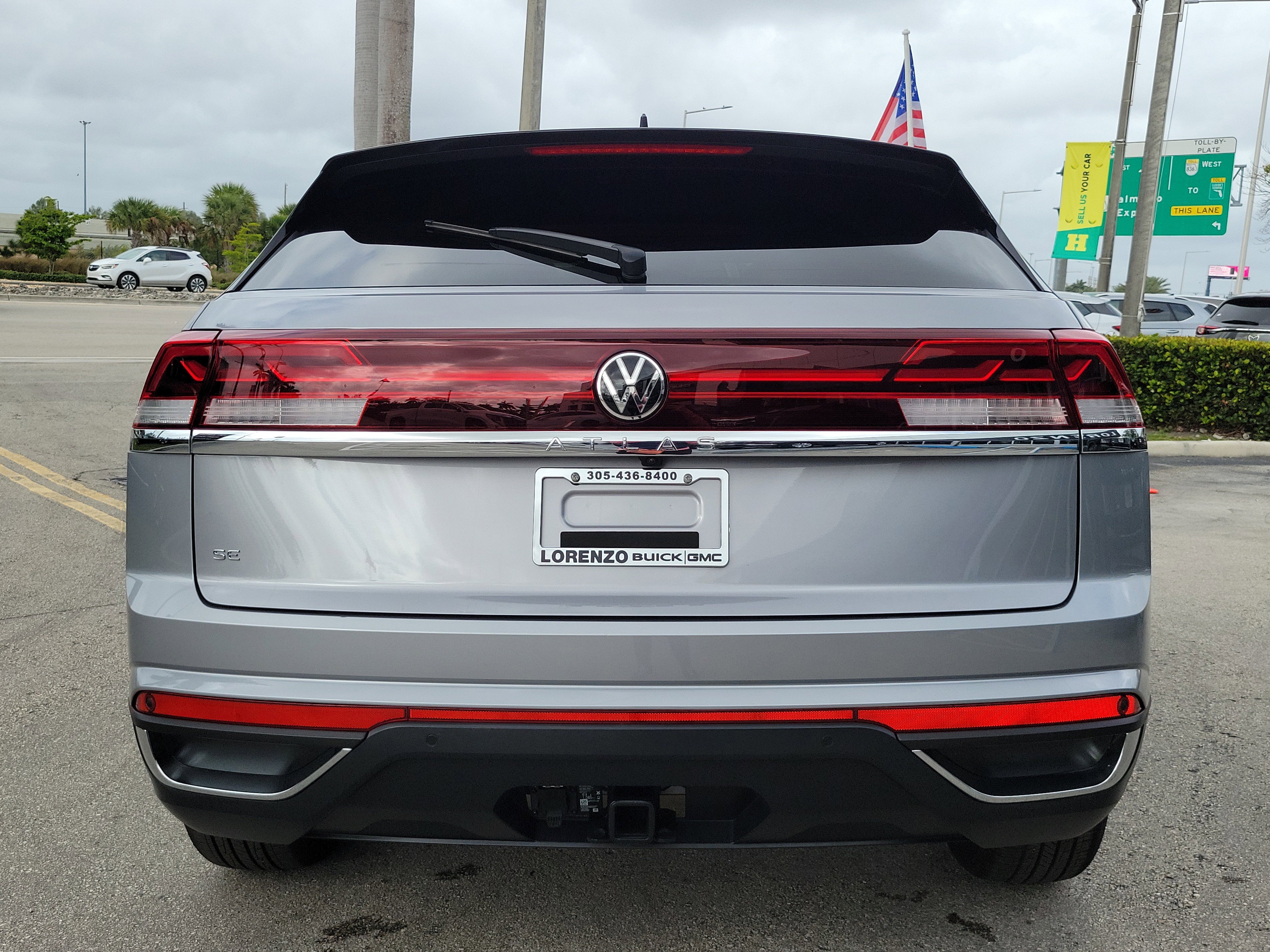 Used 2024 Volkswagen Atlas Cross Sport SE image 6