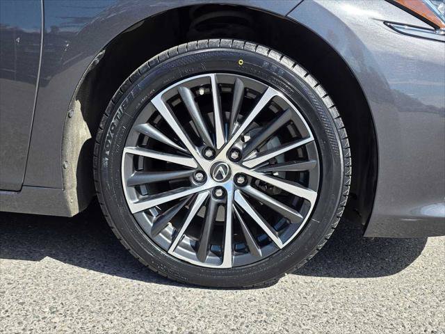 Used 2022 Lexus ES 250 w/ Premium Package AWD/4WD image 9