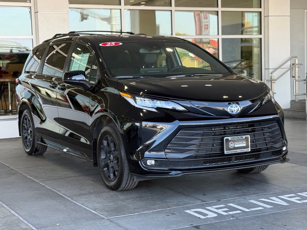 Certified 2025 Toyota Sienna XLE Woodland Edition image 8