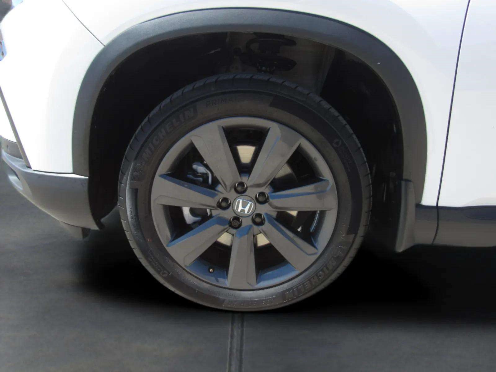 Certified 2025 Honda Pilot Sport image 4