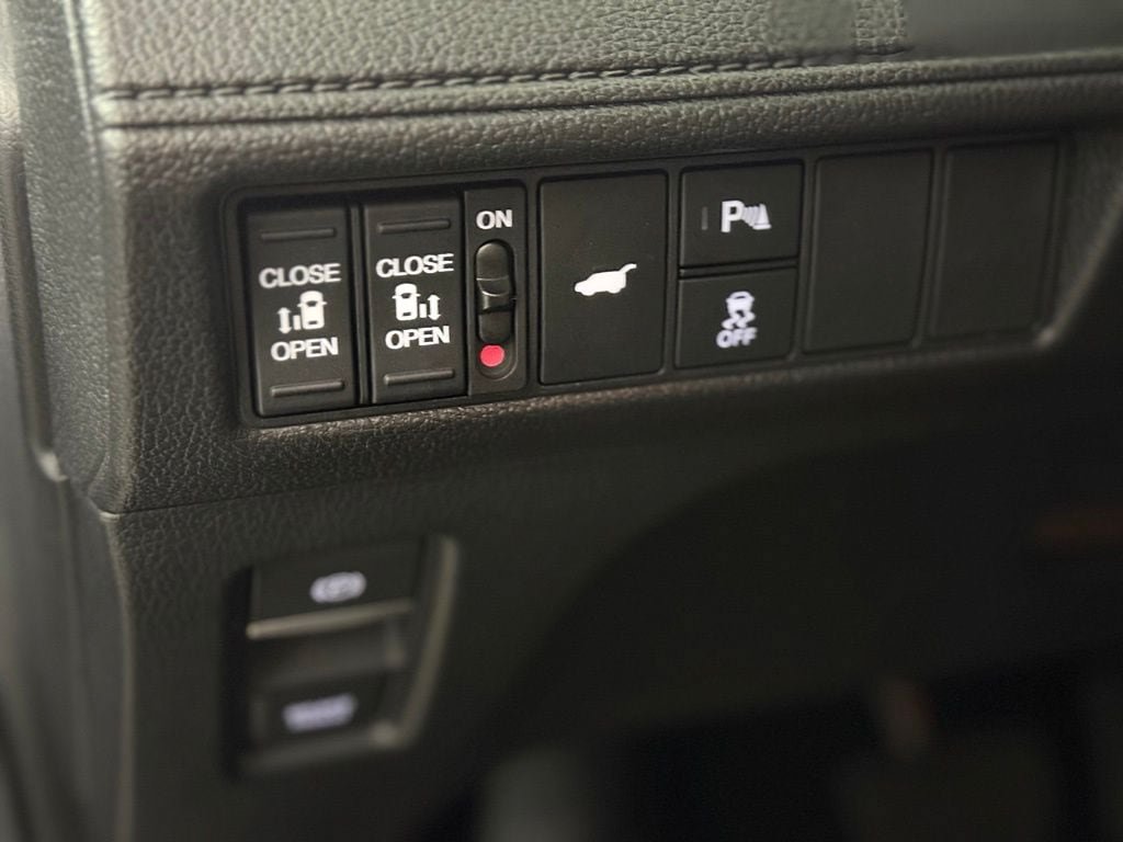 Used 2025 Honda Odyssey Elite image 18