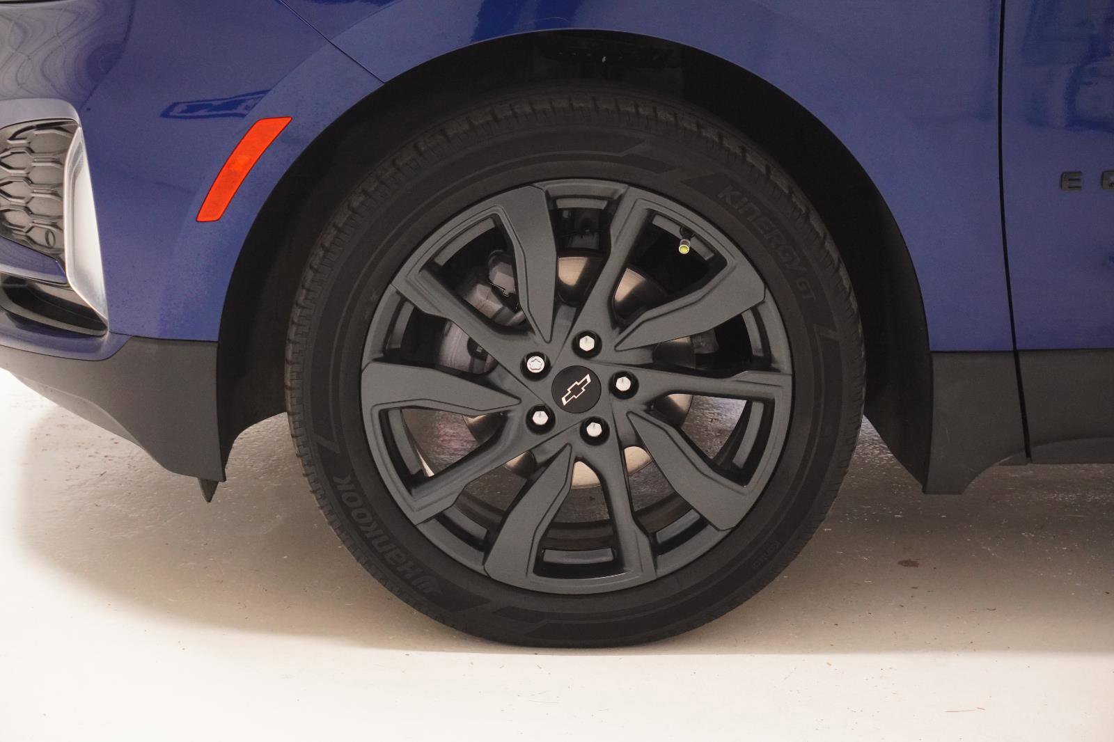 Used 2023 Chevrolet Equinox RS w/ RS Leather Package image 9