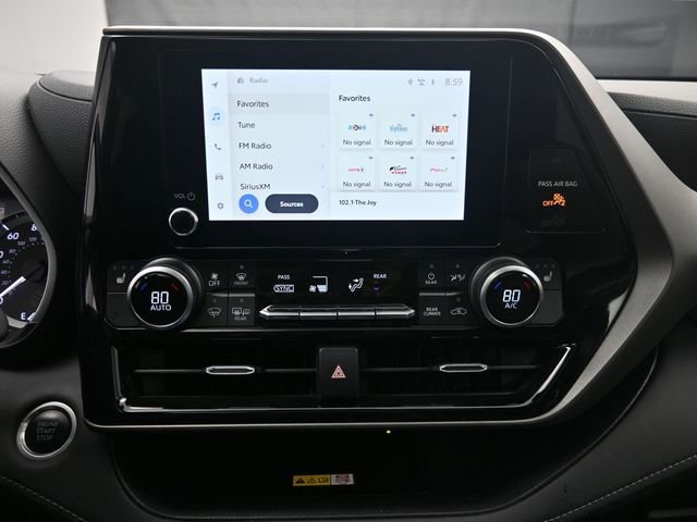 Used 2024 Toyota Highlander XLE FWD image 11