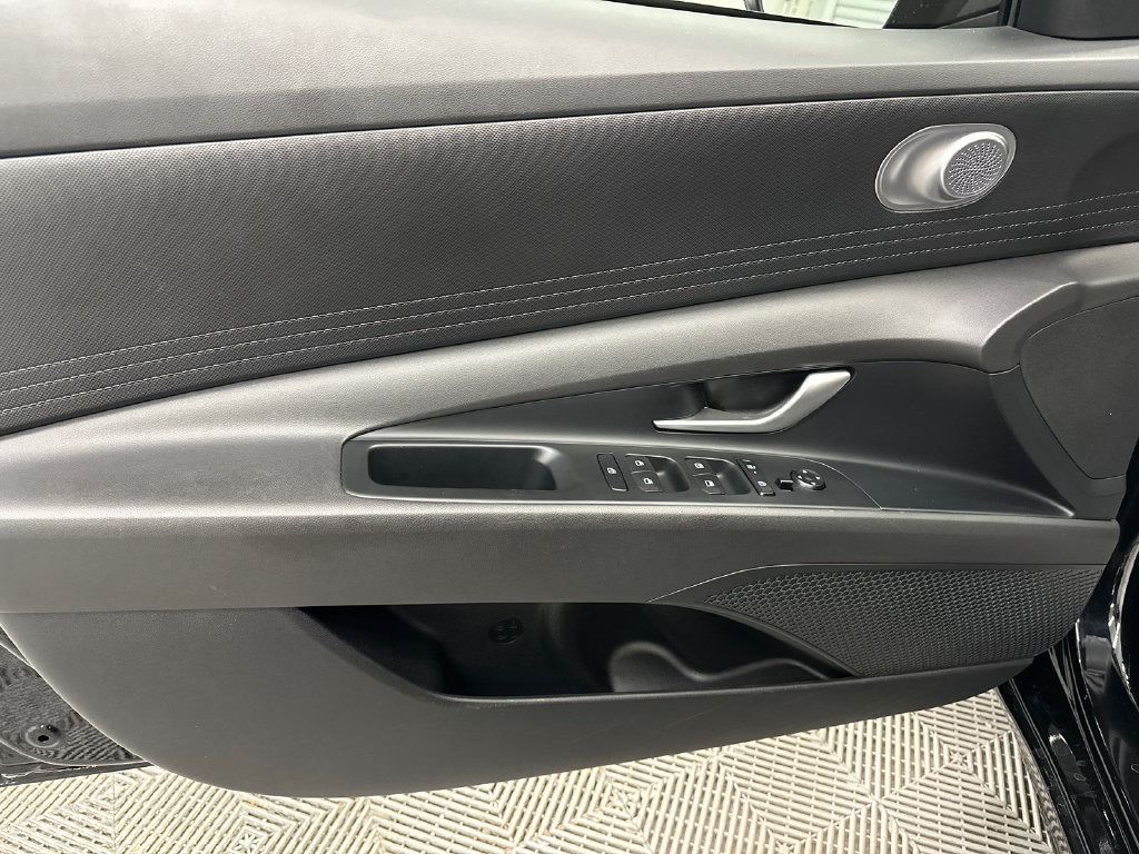 Used 2024 Hyundai Elantra SEL FWD image 10