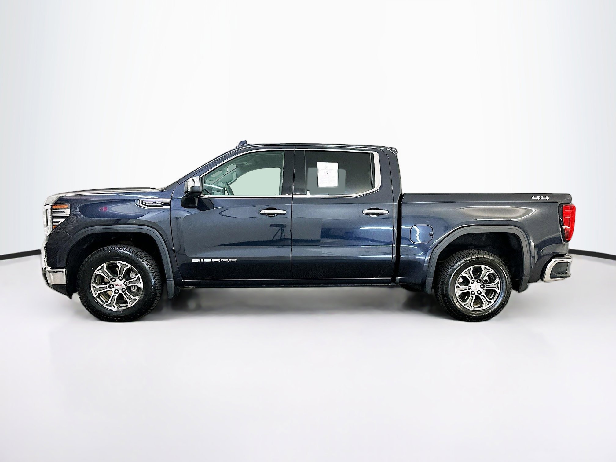 Used 2025 GMC Sierra 1500 SLT image 4