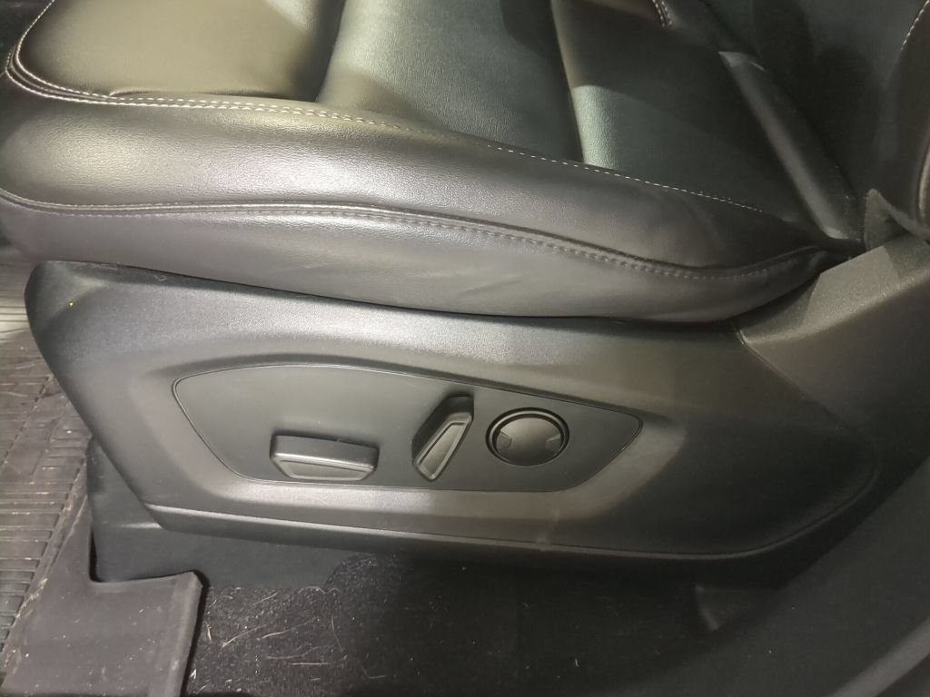 Used 2023 Ford Explorer XLT w/ Equipment Group 202A AWD/4WD image 15