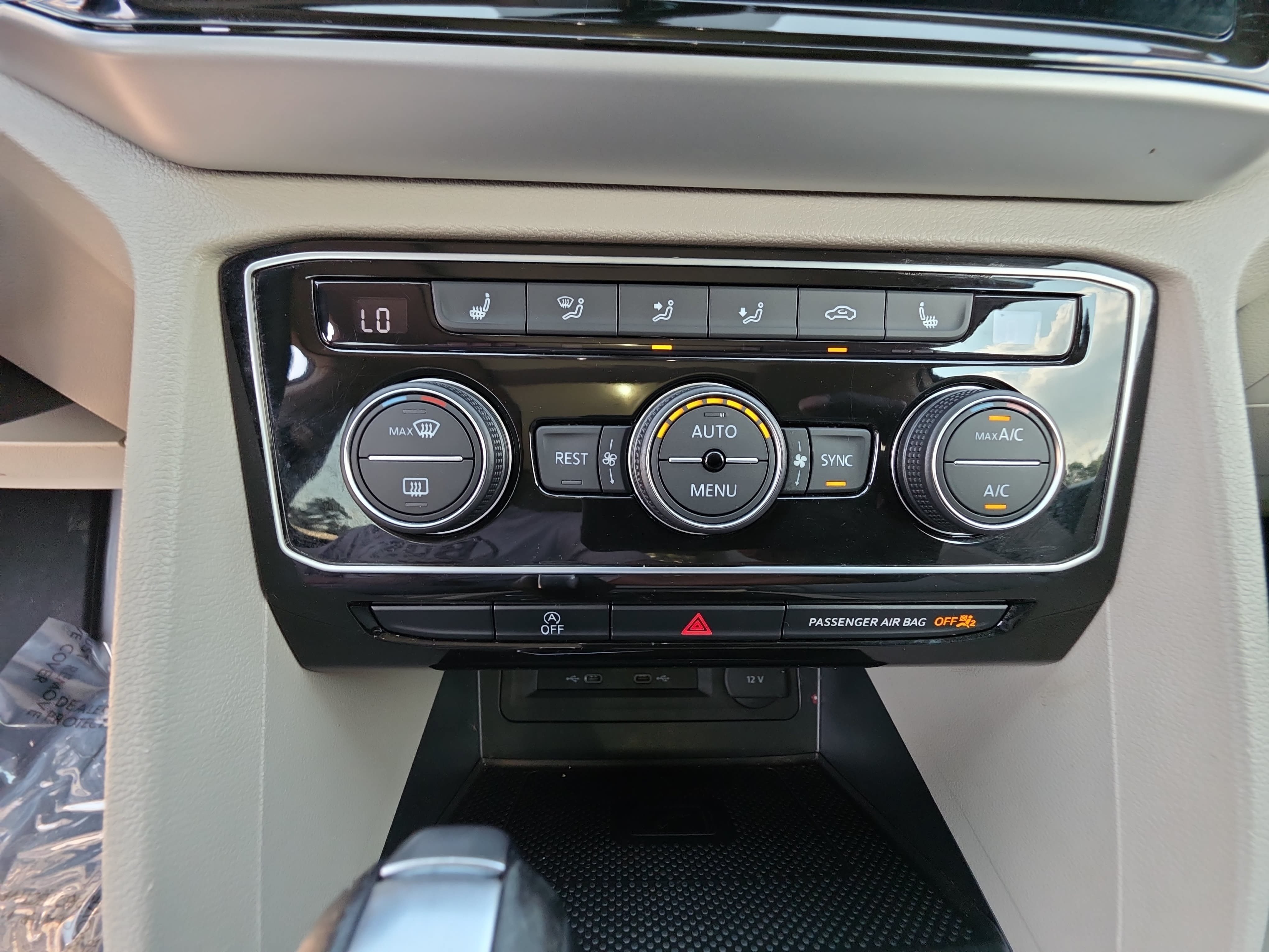 Used 2023 Volkswagen Atlas SE w/ Panoramic Sunroof Package AWD/4WD image 23