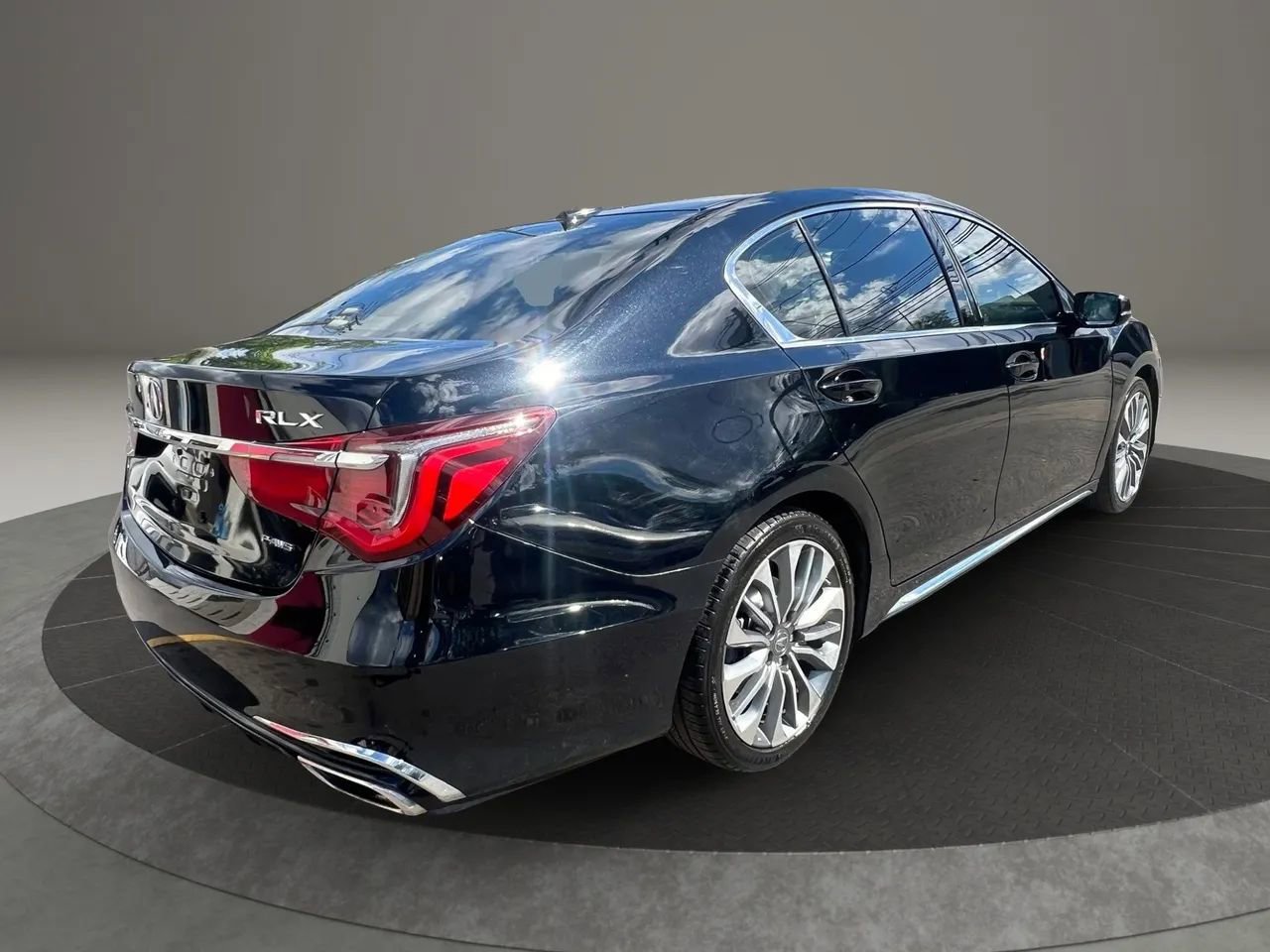 Used 2018 Acura RLX w/ Technology Package FWD image 5