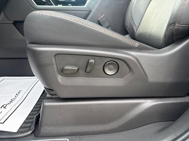 Used 2025 GMC Sierra 2500 AT4 w/ AT4 Premium Plus Package AWD/4WD image 17