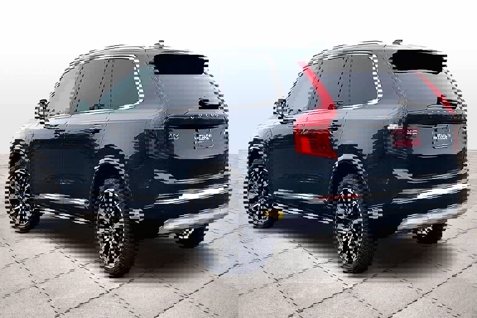 Used 2022 Volvo XC90 T8 Inscription Expression w/ Advanced Package image 15