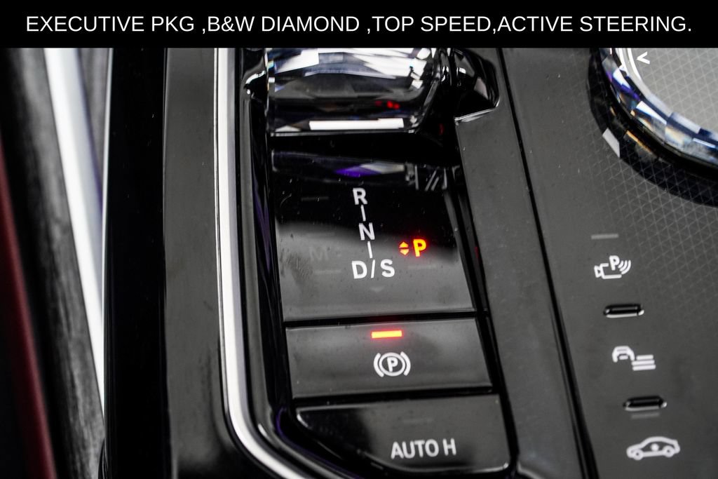Used 2025 BMW 750e xDrive w/ Executive Package AWD/4WD image 32