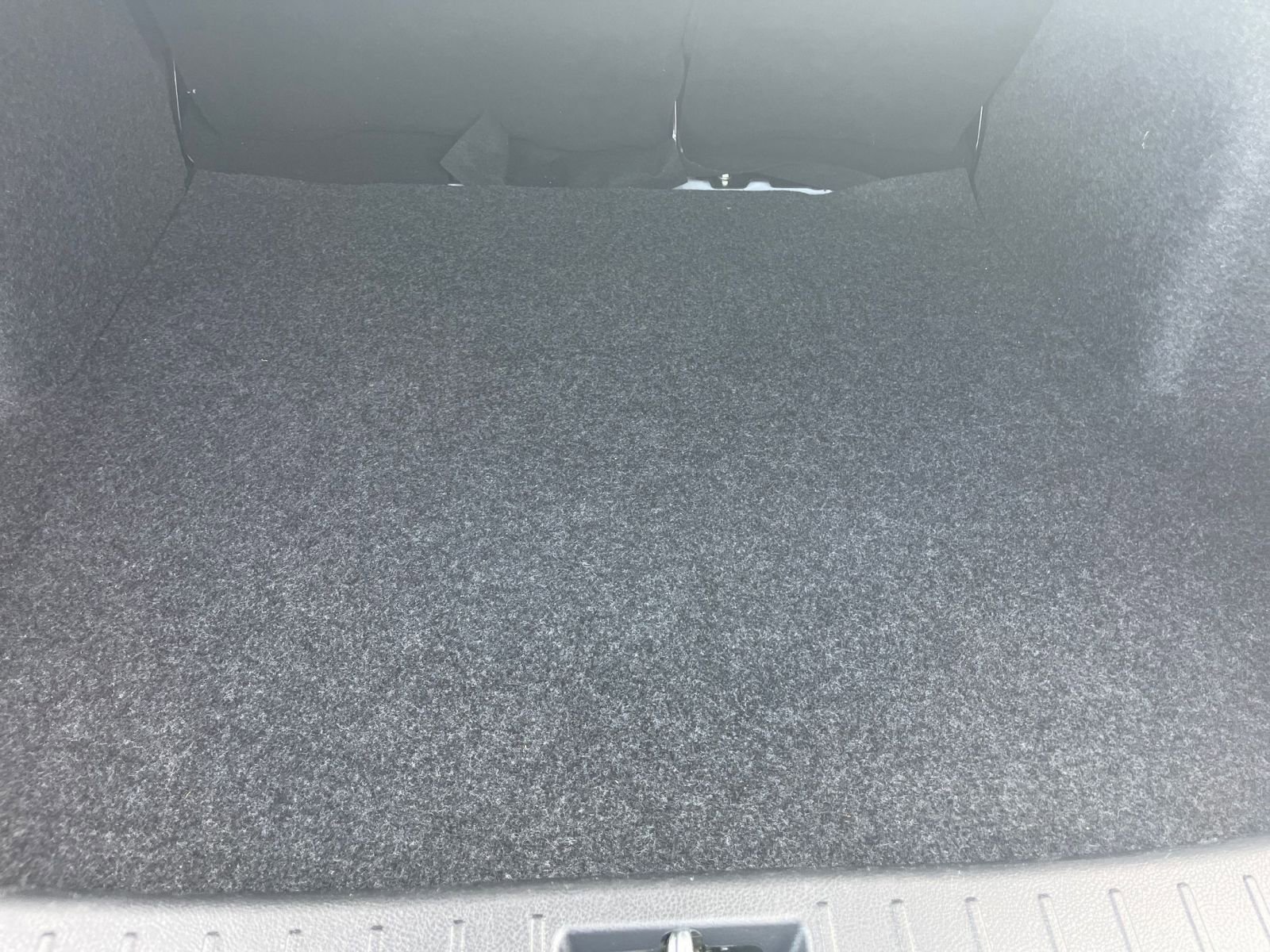 Used 2025 Nissan Versa SV FWD image 31