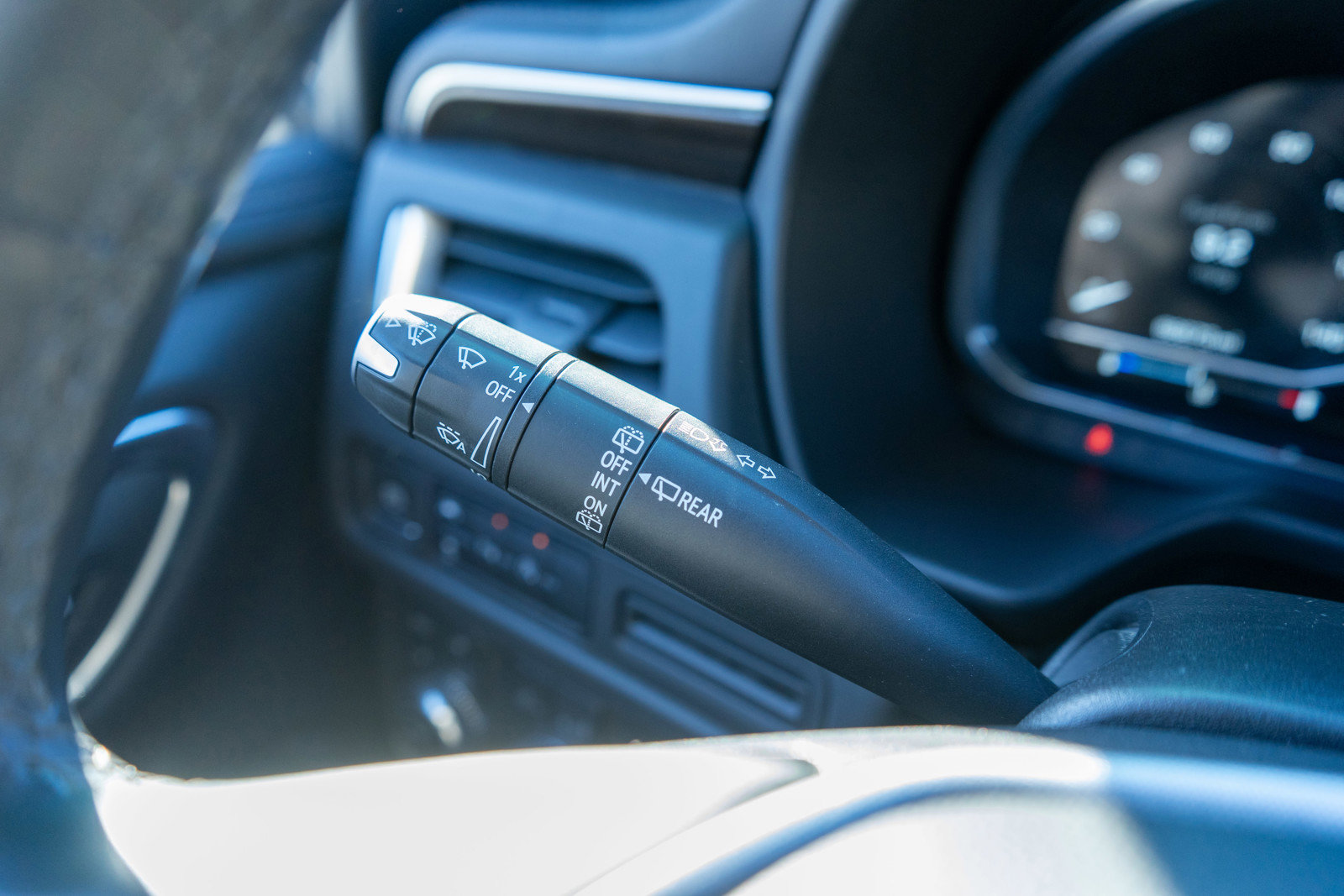 Used 2023 GMC Yukon SLE image 24