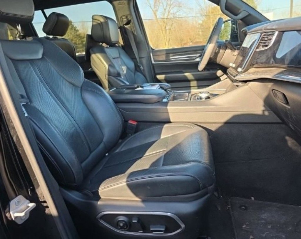 Used 2022 Jeep Wagoneer Series III w/ Premium Group I image 3