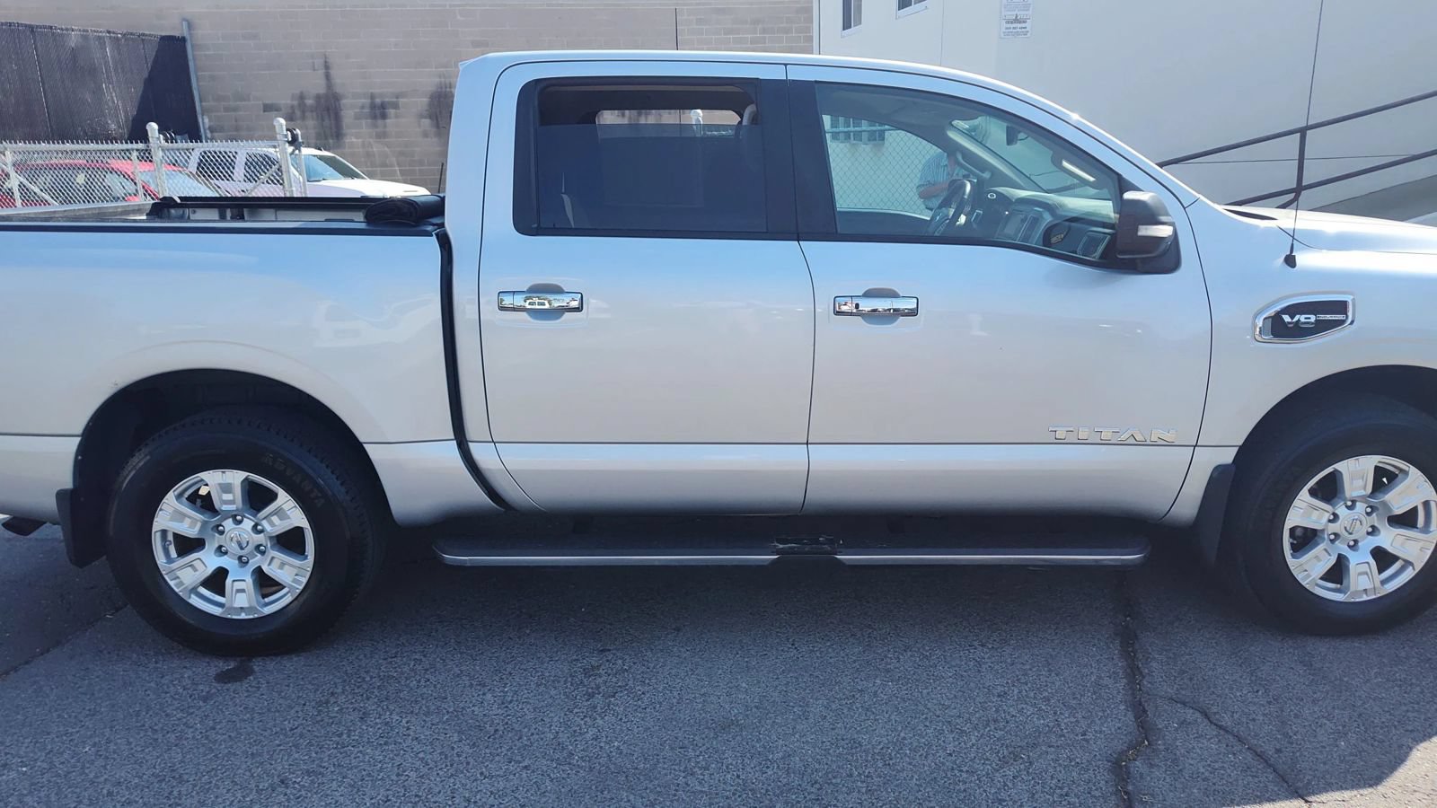 Used 2017 Nissan Titan SV AWD/4WD image 5