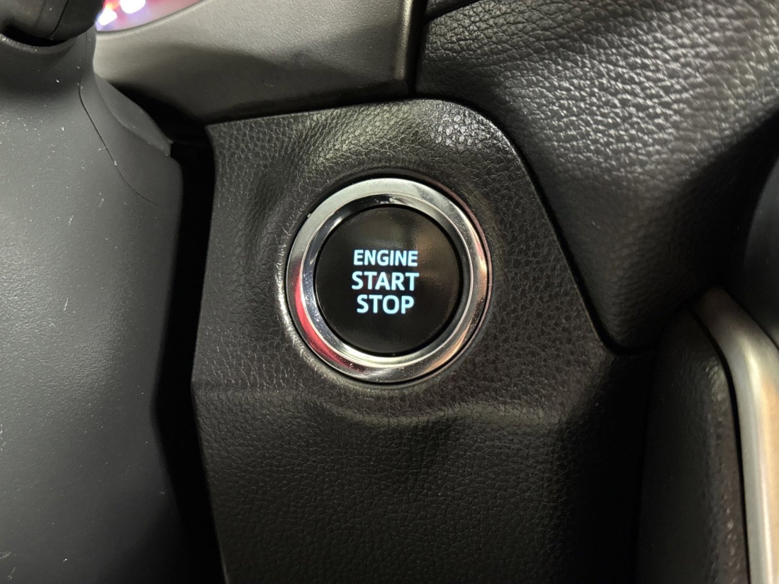 Used 2019 Toyota RAV4 XLE Premium w/ Advanced Technology Package image 33