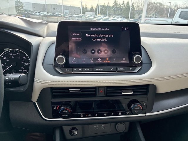 Used 2024 Nissan Rogue SV w/ SV Premium Package image 25