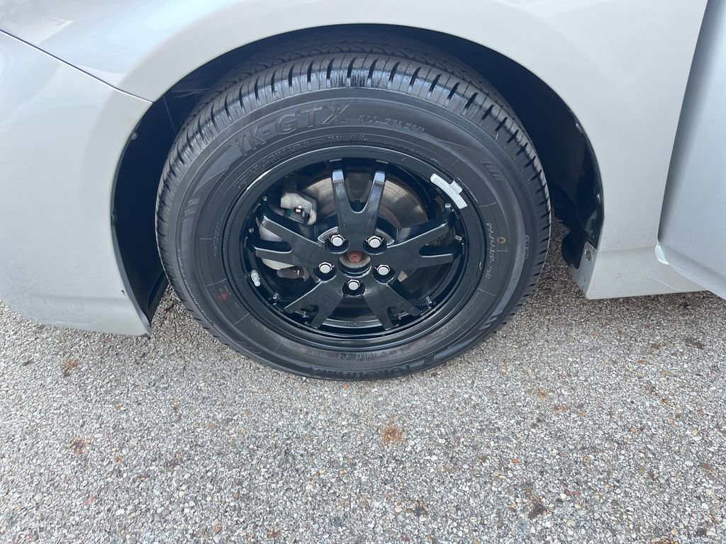 Used 2014 Toyota Prius Four image 29
