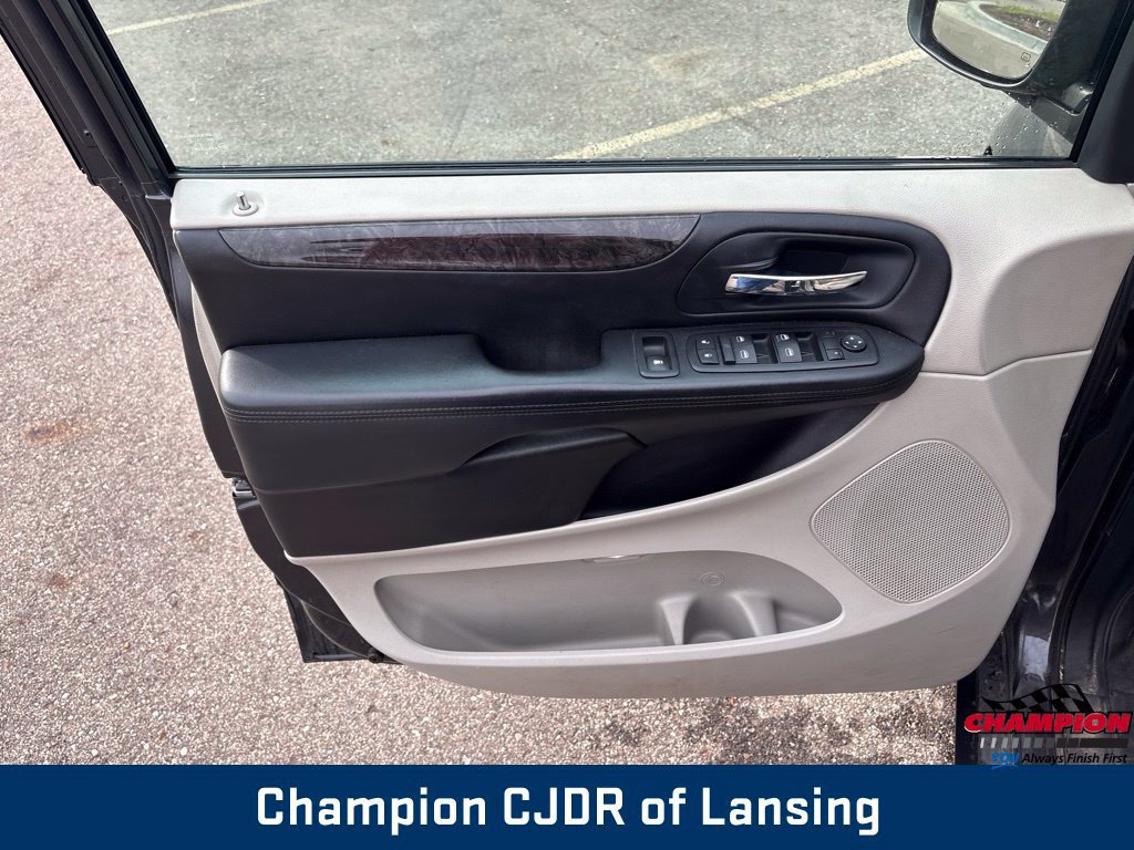 Used 2011 Dodge Grand Caravan Crew w/ Driver Convenience Group FWD image 12