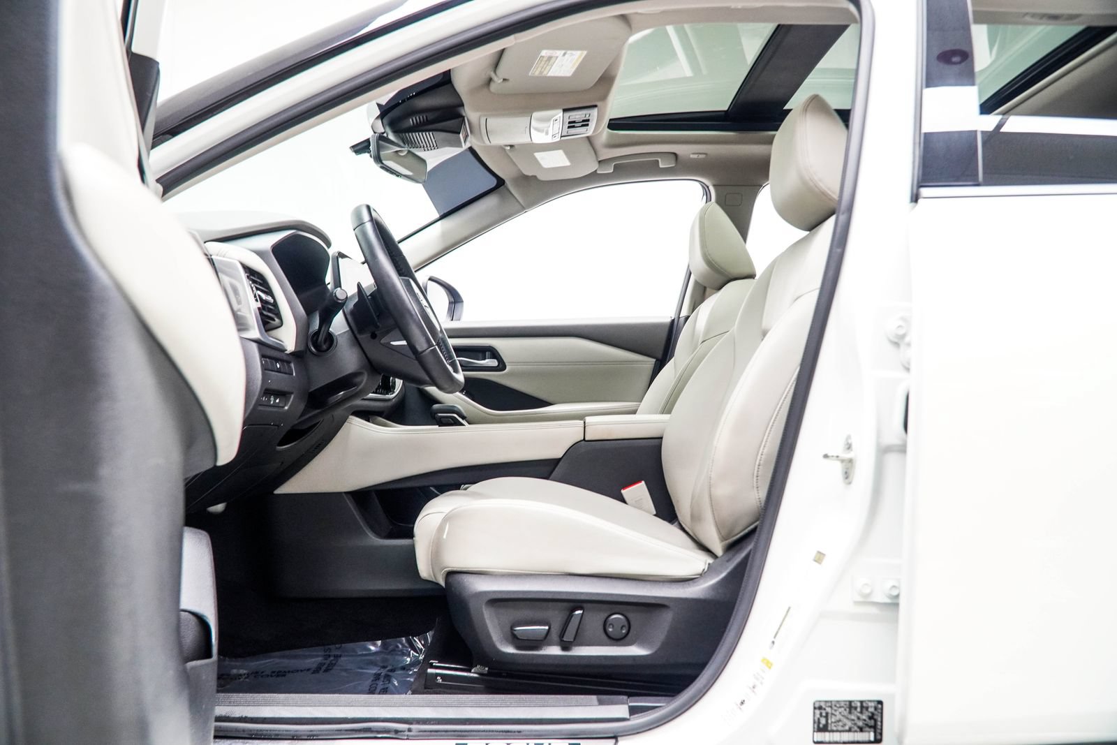 Used 2023 Nissan Rogue SL w/ SL Premium Package FWD image 38