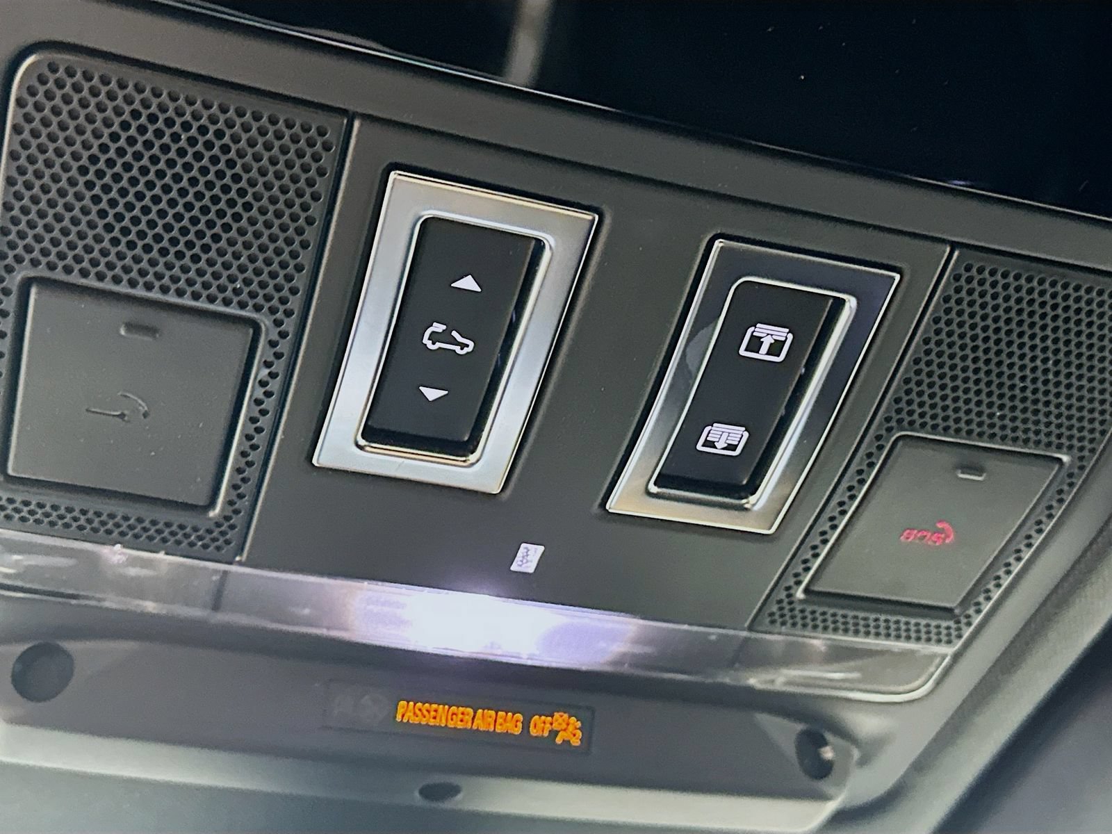 New 2026 Land Rover Defender 110 X-Dynamic SE AWD/4WD image 31
