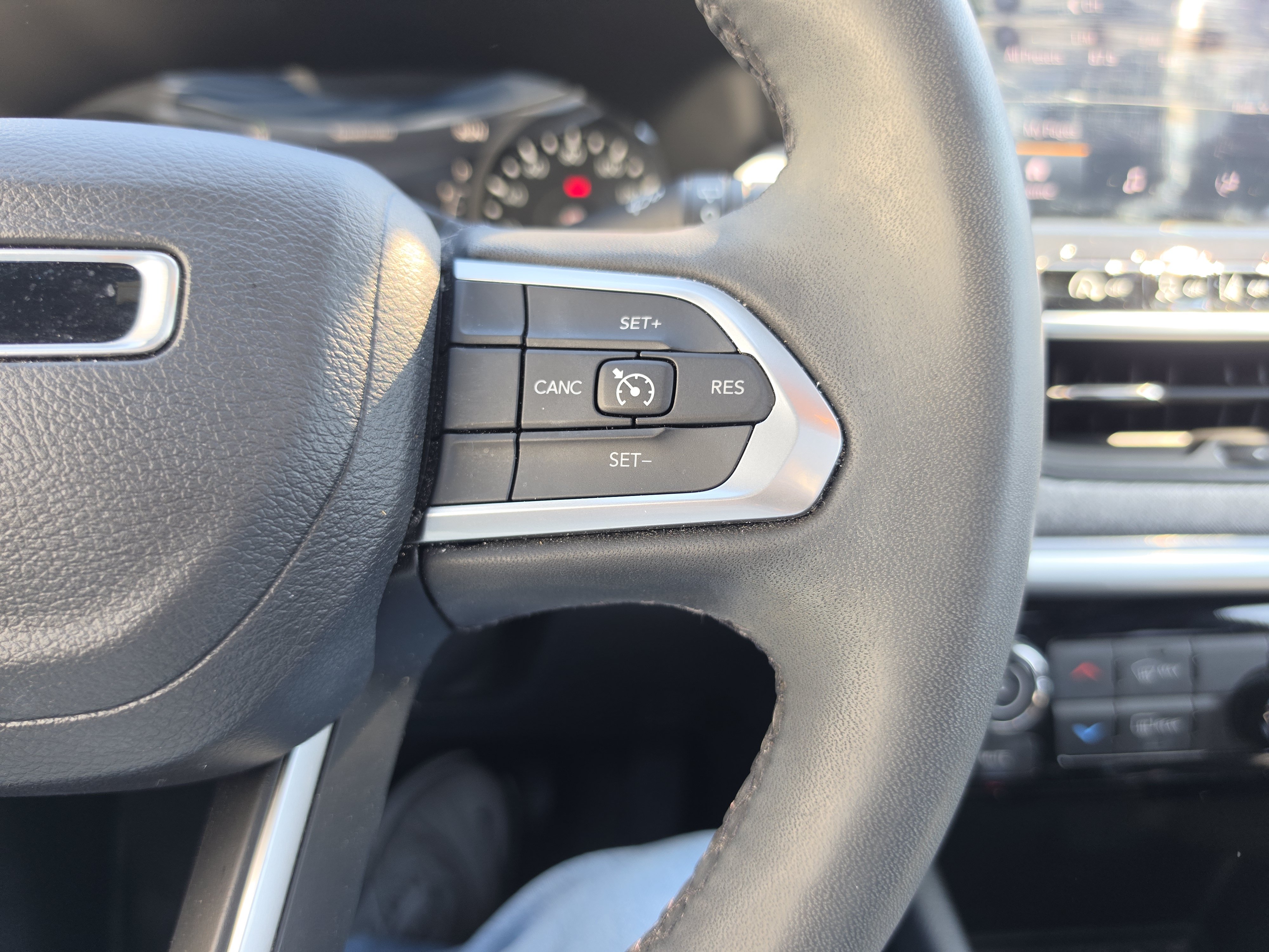 Used 2023 Jeep Compass Latitude w/ Sun and Sound Group AWD/4WD image 22