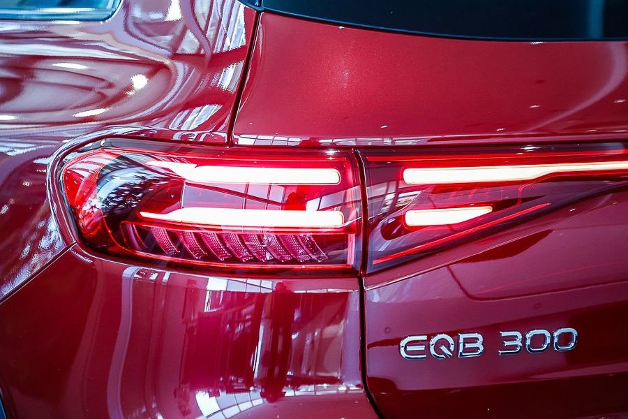 Used 2024 Mercedes-Benz EQB 300 4MATIC image 8