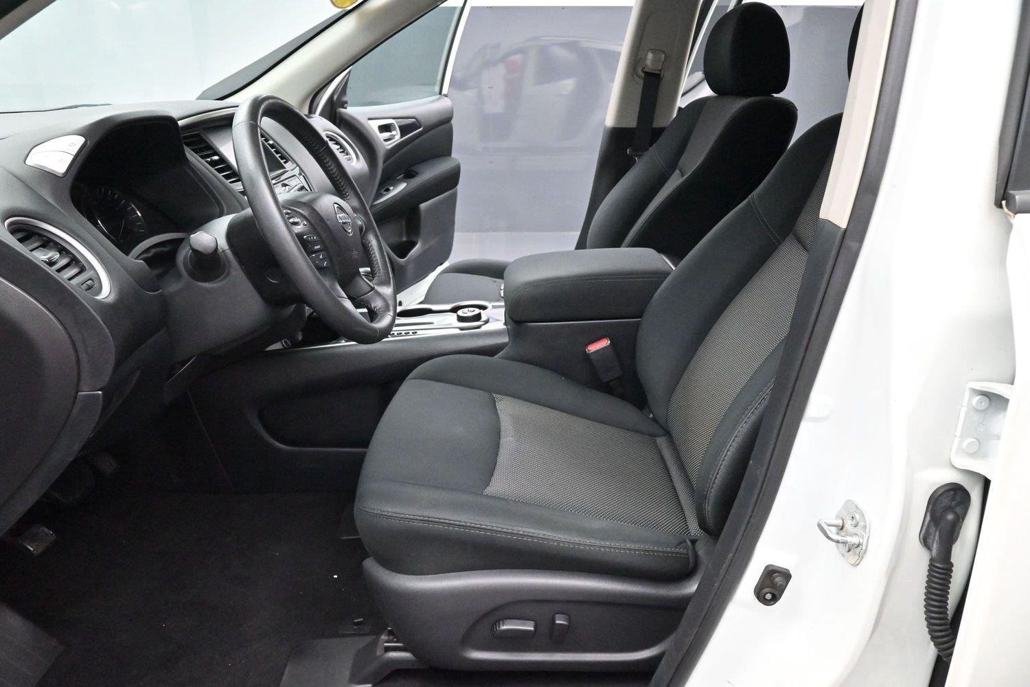 Used 2017 Nissan Pathfinder SV w/ SV Tech Package AWD/4WD image 14