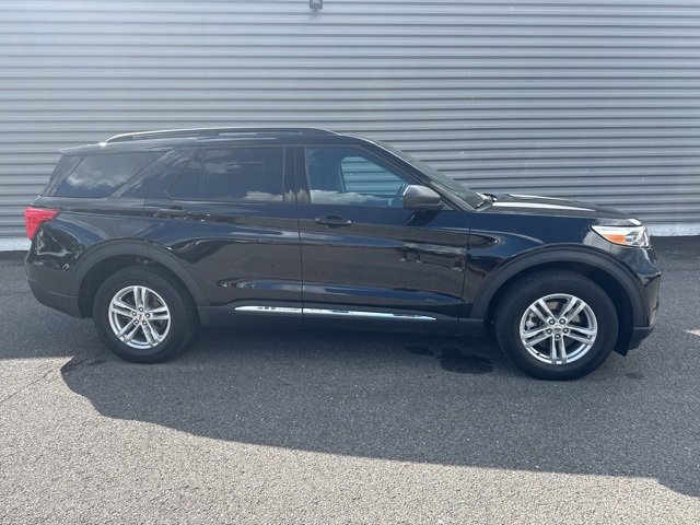 Used 2022 Ford Explorer XLT image 2