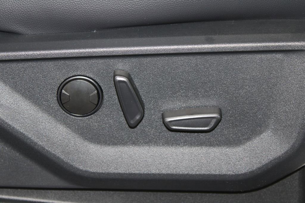 New 2026 Ford F250 Lariat w/ Black Appearance Package image 30