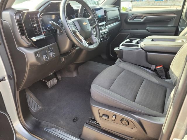 Used 2025 Chevrolet Silverado 1500 LT image 2