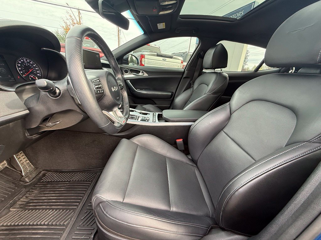 Used 2022 Kia Stinger GT1 AWD/4WD image 12