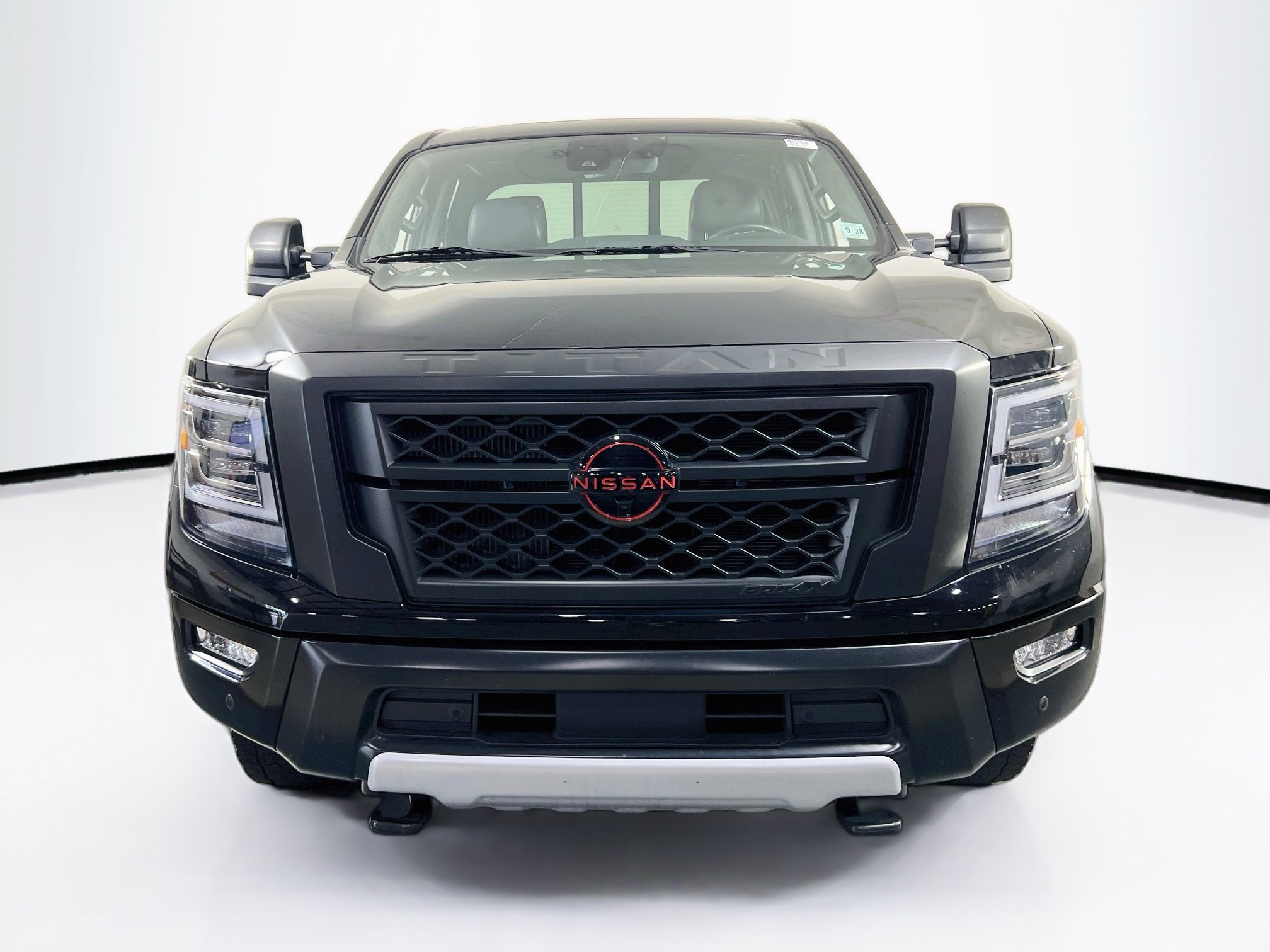 Used 2023 Nissan Titan PRO-4X w/ Pro-4x Convenience Package AWD/4WD image 2