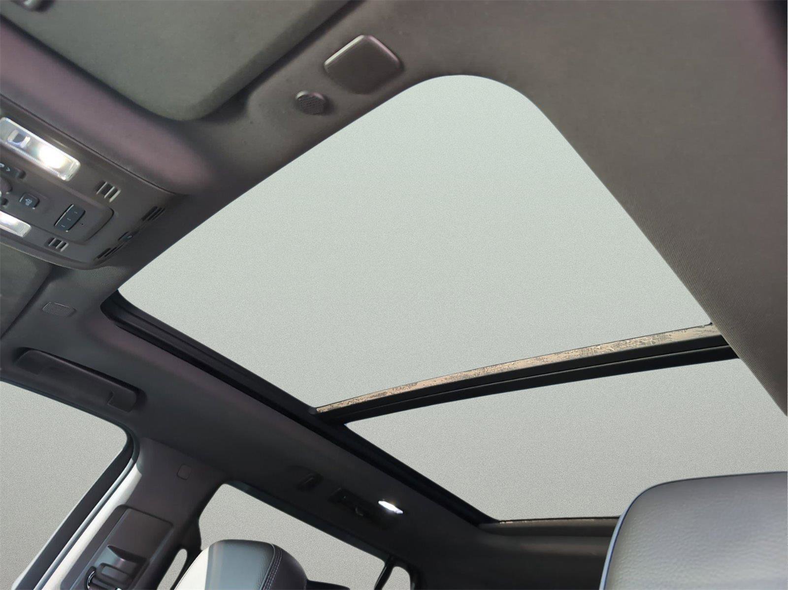 Used 2022 GMC Yukon Denali w/ Denali Ultimate Package AWD/4WD image 12