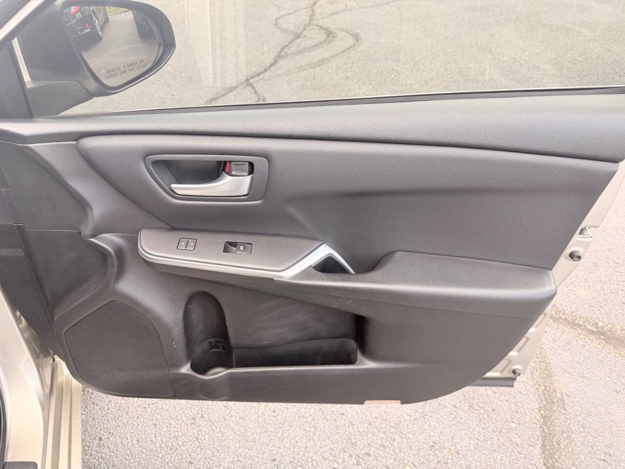 Used 2017 Toyota Camry SE FWD image 22