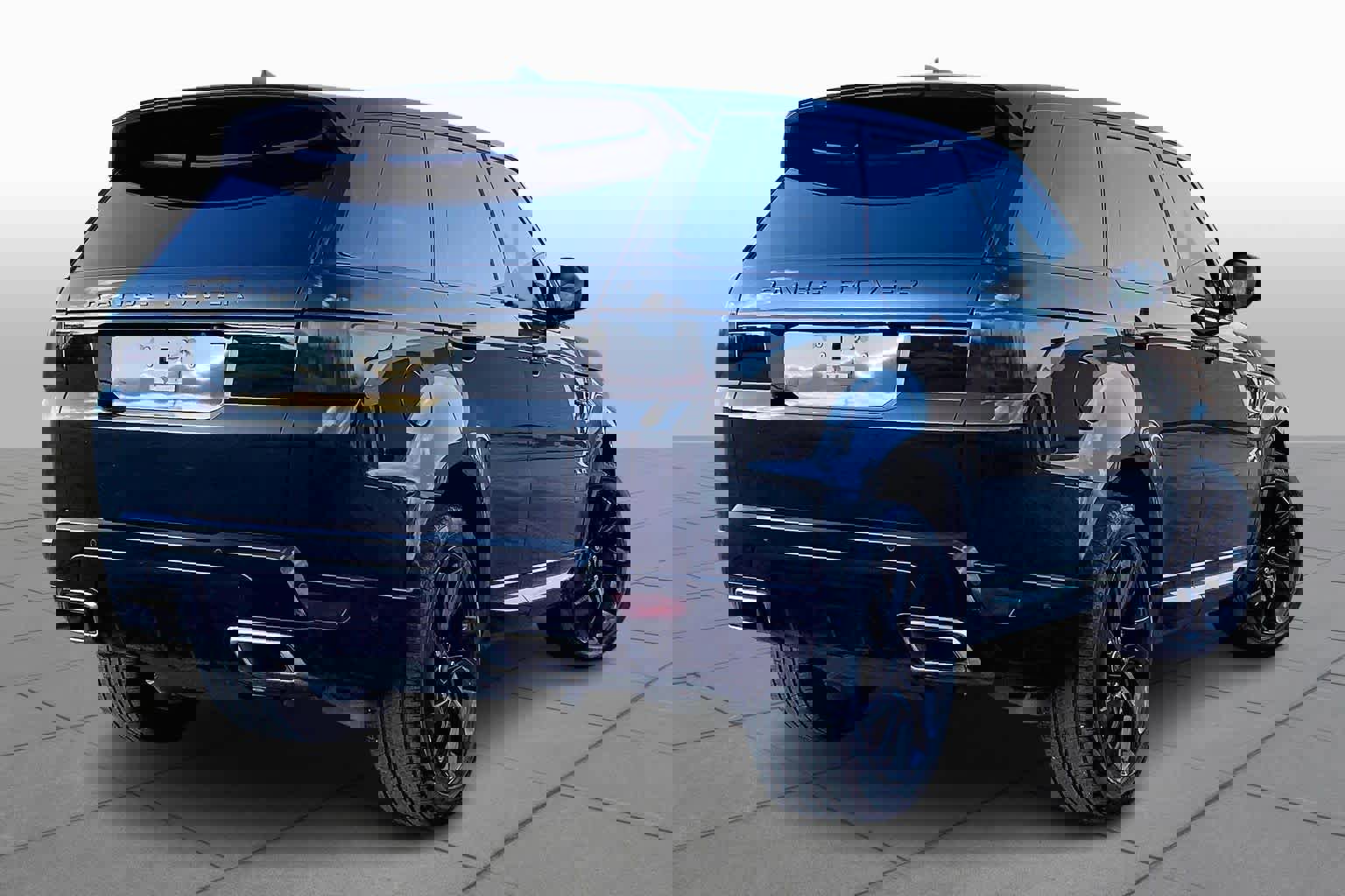 Used 2018 Land Rover Range Rover Sport HSE Dynamic image 12